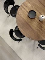 Bild von Fredericia Furniture 3398 Trinidad Stuhl SH: 45,5 cm – Schwarze Esche/Chrom