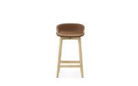 Bild von Normann Copenhagen Hyg Barhocker Voll gepolstert SH: 65 cm – Brandy Leder/Eiche