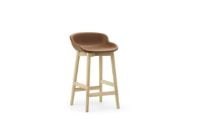 Bild von Normann Copenhagen Hyg Barhocker Voll gepolstert SH: 65 cm – Brandy Leder/Eiche