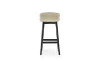 Bild von Normann Copenhagen Hyg Barhocker Voll gepolstert SH: 75 cm – Upminster/Schwarze Eiche