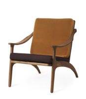 Bild von Warm Nordic Lean Back Lounge Chair SH: 41 cm – Teak/Bernstein/Braun