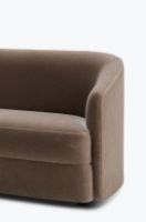 Bild von New Works Covent Sofa schmal 3-Sitzer SH: 42 cm – Astrid Velvet Baby Mohair Mullvad