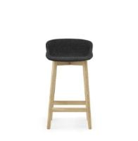 Bild von Normann Copenhagen Hyg Barhocker Vollgepolstert SH: 65 cm – Temple Black/Eiche