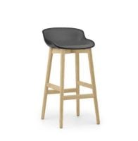 Bild von Normann Copenhagen Hyg Barhocker vorne gepolstert SH: 75 cm – Schwarzes Leder/Eiche