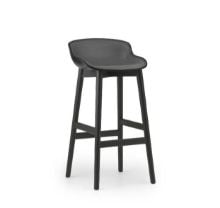 Bild von Normann Copenhagen Hyg Barhocker gepolsterte Vorderseite SH: 75 cm – Schwarzes Leder/Schwarze Eiche