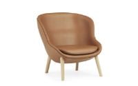 Bild von Normann Copenhagen Hyg Low Lounge Chair SH: 40 cm – Brandy Leder/Eiche