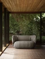 Bild von Ferm Living Rico 2-Sitzer-Sofa Louisiana B: 150 cm – Sand/Schwarz VORBESTELLUNG: Lieferzeit 11 Wochen.