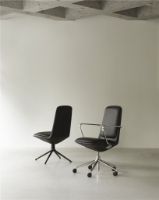 Bild von Normann Copenhagen Off Chair Lav m. Hjul H: 100,8 cm – Aluminium/Ultra-Leder Schwarz