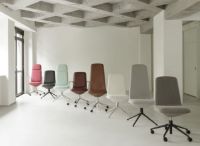 Bild von Normann Copenhagen Off Chair Low H: 100,8 cm – Aluminium/Hallingdal 0100