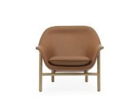 Bild von Normann Copenhagen Drape Lounge Chair Low Oak H: 85 cm – Ultra Leather Brandy