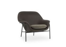 Bild von Normann Copenhagen Drape Lounge Chair Low Steel H: 85 cm - Ultra Leather Chocolate / Hallingdal 270