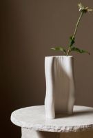 Bild von Ferm Living Moire Vase H: 30 cm – gebrochenes Weiß