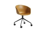 Bild von HAY AAC 25 About A Chair SH: 46 cm – Schwarz pulverbeschichtetes Aluminium/Sense Cognac