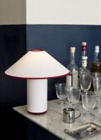 Bild von &Tradition Colette ADT6 Tischlampe H: 30 cm - Weiß/Merlot