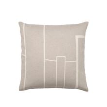 Bild von Kristina Dam Studio Architecture Kissenbezug 60 x 60 cm – Beige/Gebrochenes Weiß