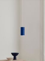 Bild von Moebe Tube Pendelleuchte klein H: 16 cm – Tiefblau