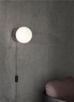 Bild von Audo Copenhagen TR Bulb Tisch-/Wandleuchte Ø: 20 cm – Matter Opal/Grauer Marmor AUSSTELLUNGSMODELL OUTLET