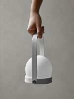 Bild von Audo Copenhagen Carrie LED Lampe Tragbar Ø: 13,5 cm - Weiß AUSSTELLUNGSMODELL