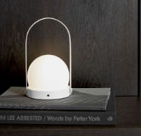 Bild von Audo Copenhagen Carrie LED Lampe Tragbar Ø: 13,5 cm - Weiß AUSSTELLUNGSMODELL