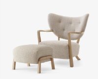 Bild von &Tradition Wulff ATD2 Lounge Chair inkl. Pouf SH: 41 cm - Geölte Eiche / Karakorum 003 WERBEANGEBOT