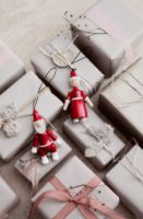 Bild von Kay Bojesen Weihnachtsmann und Weihnachtsmann Holzfiguren H: 10 cm - Rot/Weiß