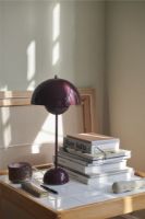 Bild von &Tradition Flowerpot VP3 Tischlampe H: 50 cm - Dunkle Pflaume