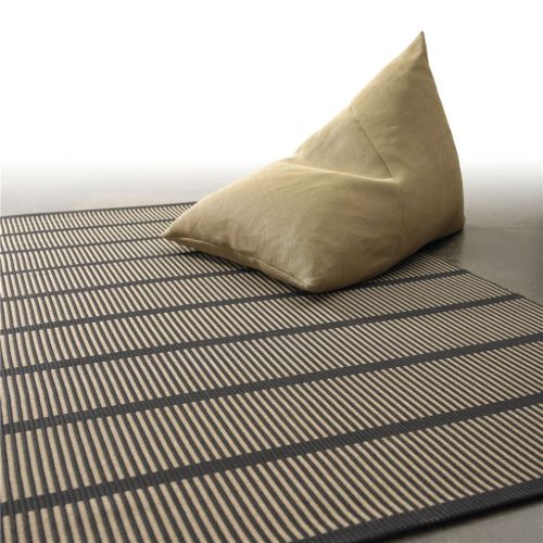 Woodnotes Schnittstreifen-Teppich mit genähten Kanten, 170 x 240 cm – Schwarz/Natur