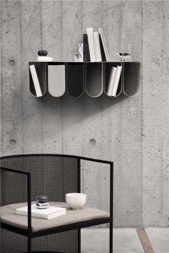 Kristina Dam Studio Gebogenes Wandregal 80x25 cm - Beige