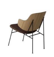 Bild von Audo Copenhagen The Penguin Lounge Chair SH: 42 cm – Natureiche/Lederbraun