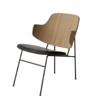 Bild von Audo Copenhagen The Penguin Lounge Chair SH: 42 cm – Natureiche/Leder Schwarz