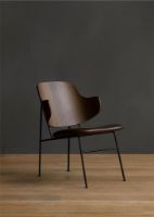 Bild von Audo Copenhagen The Penguin Lounge Chair SH: 42 cm – Natureiche/Leder Schwarz