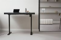 Bild von NORR11 JFK Home Schreibtisch mit höhenverstellbaren Beinen 130 x 65 cm – Esche dunkel geräuchert