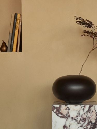 Audo Copenhagen Surround Vase H: 17,5 cm – Mangoholz