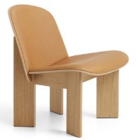 Bild von HAY Chisel Lounge Chair Polstret SH: 39 cm – Lackierte Eiche/Sense-Leder Cognac