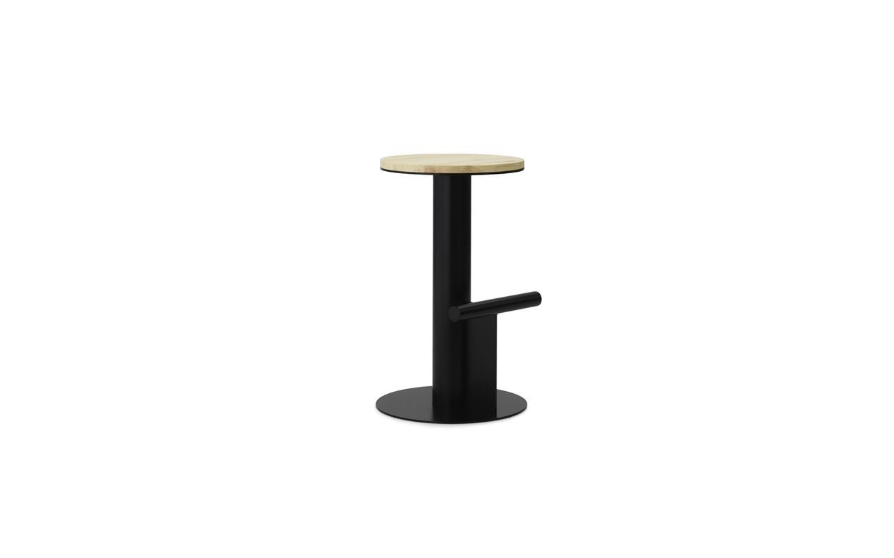 Bild von Normann Copenhagen Pole Barhocker H: 65 cm – Schwarzer Stahl/Kiefer