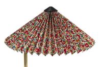 Bild von HAY x Liberty Matin Tischlampe Limited Edition H: 38 cm – Poliertes Messing/Betsy Ann von Liberty