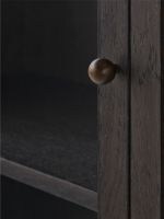 Bild von &Tradition Trace Einzelschrank SC87 H: 192 cm – Dunkel gebeizte Eiche