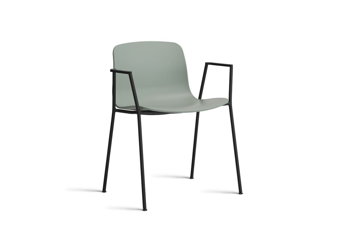 Bild von HAY AAC 18 About A Chair SH: 46 cm – Schwarz pulverbeschichteter Stahl/Staubgrün