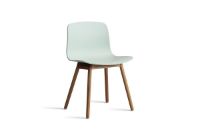 Bild von HAY AAC 12 About A Chair SH: 46 – Lackiertes massives Walnussholz/Dusty Mint