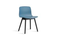 Bild von HAY AAC 12 About A Chair SH: 46 – Schwarz lackierte massive Eiche/Azurblau