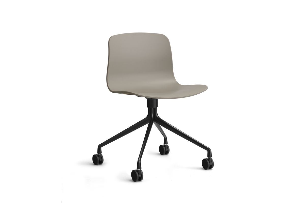 Bild von HAY AAC 14 About A Chair SH: 46 cm – Schwarz pulverbeschichtetes Aluminium/Khaki