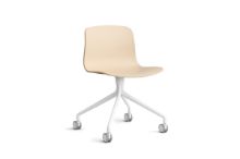 Bild von HAY AAC 14 About A Chair SH: 46 cm – Weiß pulverbeschichtetes Aluminium/Pale Peach