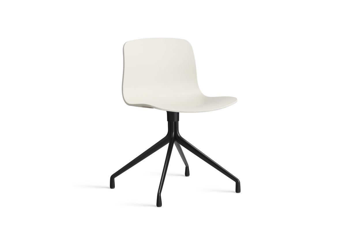 Bild von HAY AAC 10 About A Chair SH: 46 cm – Schwarz pulverbeschichtetes Aluminium/Melange-Creme