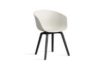 Bild von HAY AAC 22 About A Chair SH: 46 cm – Schwarz lackiertes Eichenfurnier/Melange-Creme