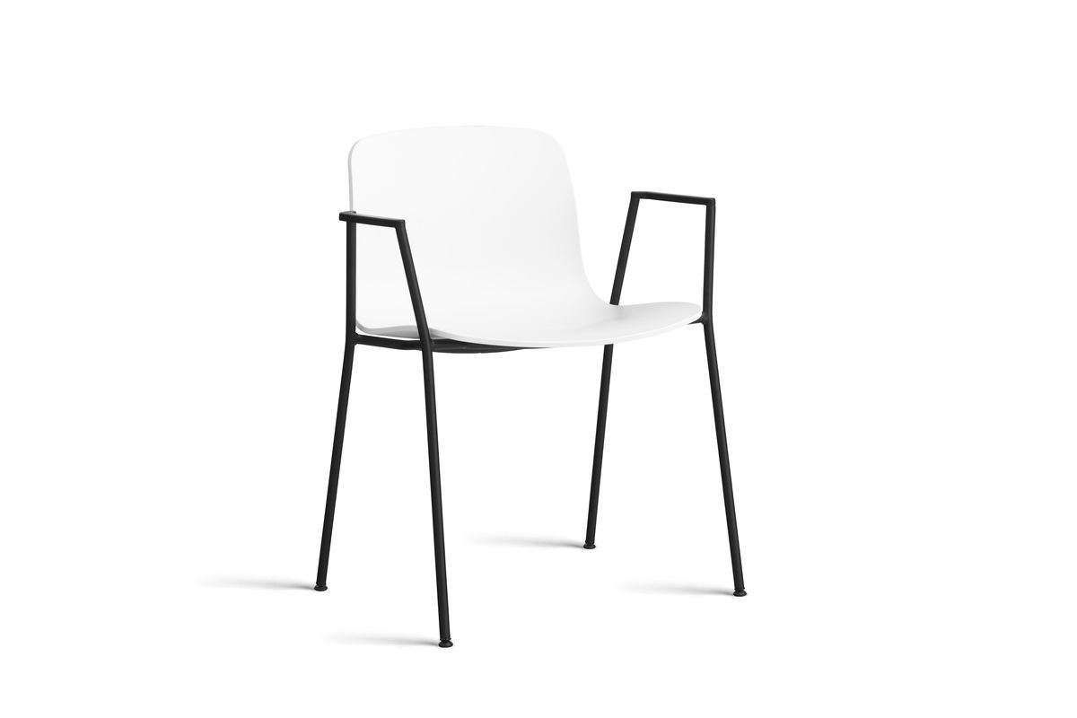 Bild von HAY AAC 18 About A Chair SH: 46 cm – Schwarz pulverbeschichteter Stahl/Weiß