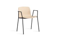 Bild von HAY AAC 18 About A Chair SH: 46 cm – Schwarz pulverbeschichteter Stahl/Pale Peach