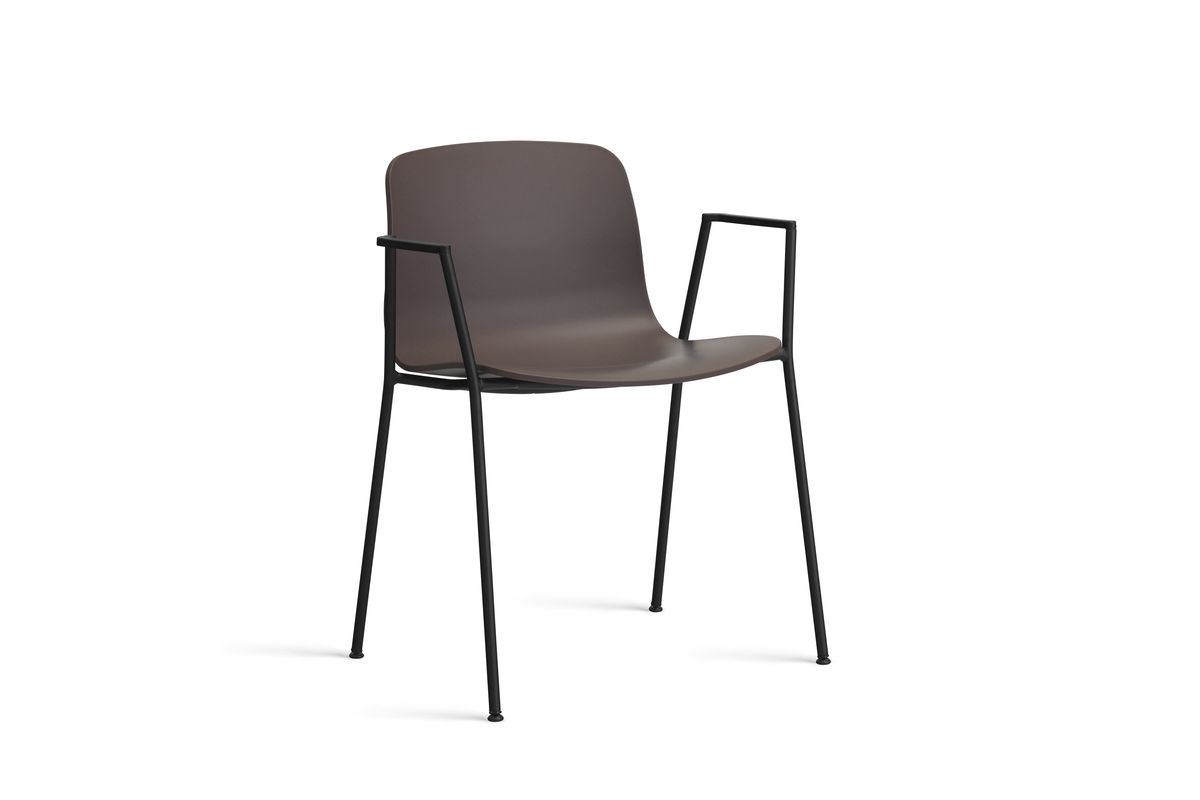 Bild von HAY AAC 18 About A Chair SH: 46 cm – Schwarz pulverbeschichteter Stahl/Rosine