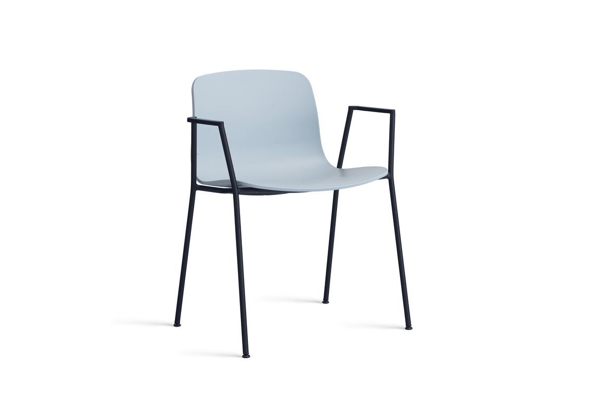 Bild von HAY AAC 18 About A Chair SH: 46 cm – Schwarz pulverbeschichteter Stahl/Schieferblau