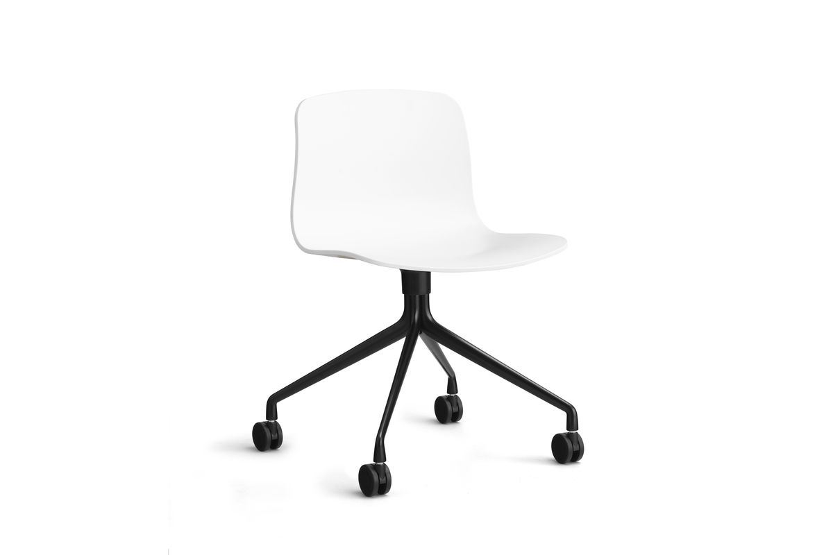 Bild von HAY AAC 14 About A Chair SH: 46 cm – Schwarz pulverbeschichtetes Aluminium/Weiß