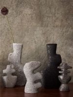 Bild von Ferm Living Yara Vase groß H: 35,5 cm – Grauer Bimsstein